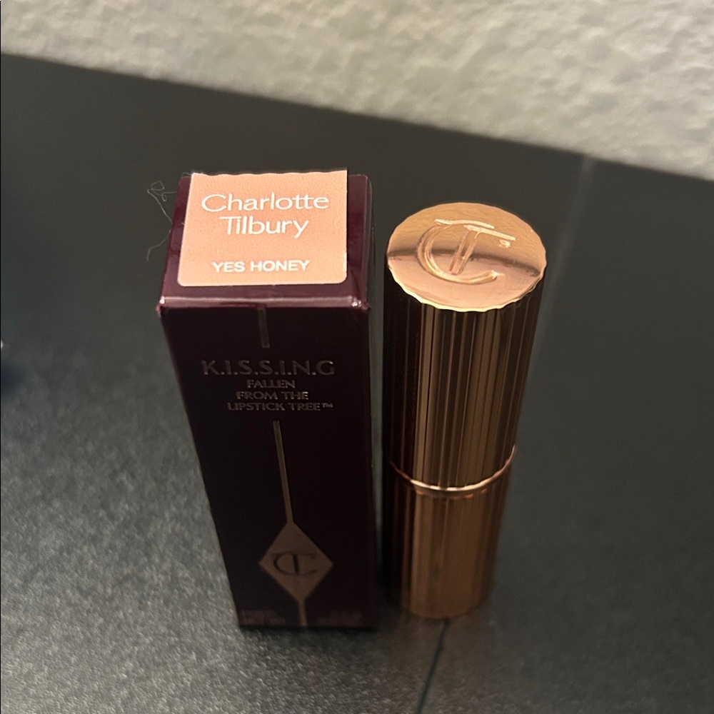 Charlotte Tilbury K.I.S.S.I.N.G Lipstick Color Yes Honey - Picture 2 of 4
